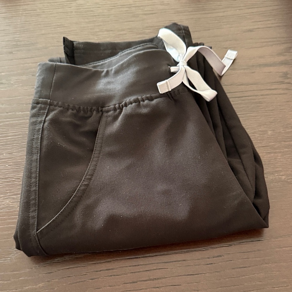 Figs Yola skinny scrub pants Black Xxs with great drawstrings